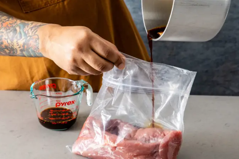 Có nên ướp thịt qua đêm?