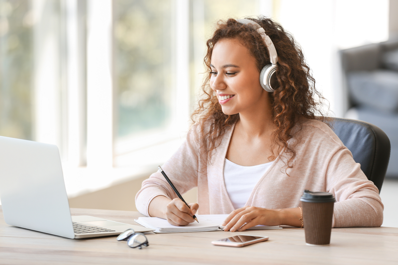 có nên vừa nghe nhạc vừa học bài 2.png