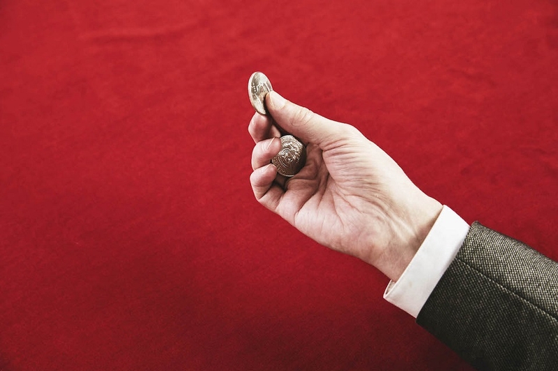 Có nên sử dụng Coin Card Magic Tricks Guide không?