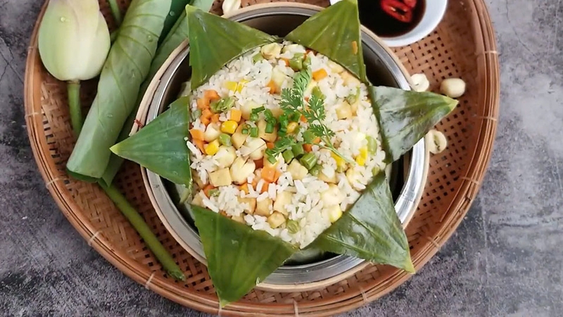 Thành phẩm món cơm chay hấp lá sen cực hấp dẫn