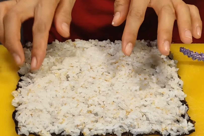 Dàn cơm lên lá rong biển