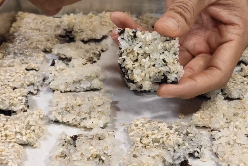 Sấy hoặc phơi cơm