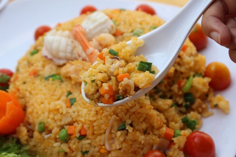 cơm chiên mì tôm hấp dẫn