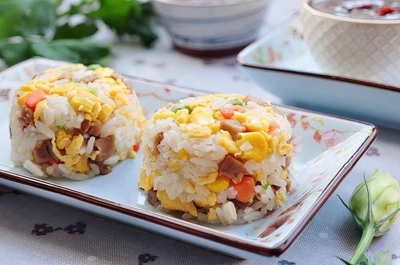 cơm chiên ngũ sắc ảnh 1