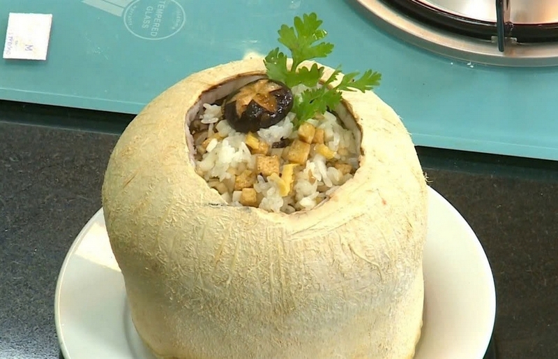 Cơm chiên trái dừa ảnh 5