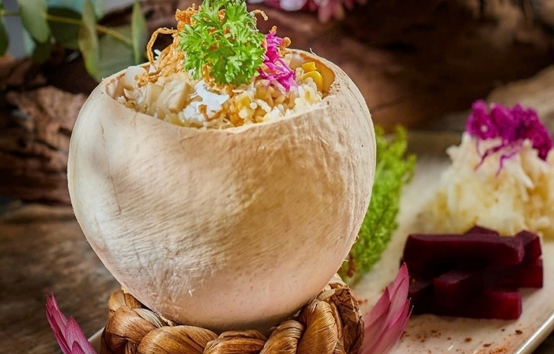 Cơm chiên trái dừa ảnh 6