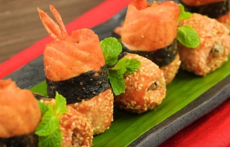 cơm cuộn cá hồi chiên ảnh 6