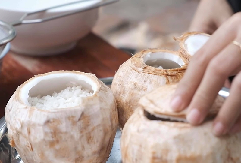 Cơm dừa tôm rang Bến Tre 2