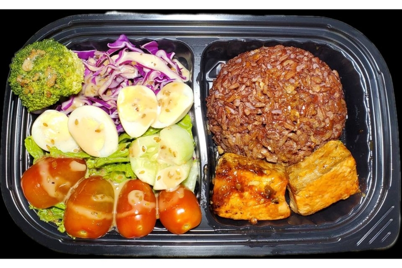 Cá hồi sốt Teriyaki và cơm lứt