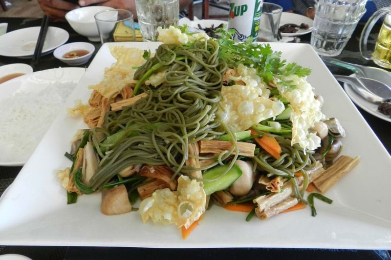 Bún chùm ngây bò lúc lắc