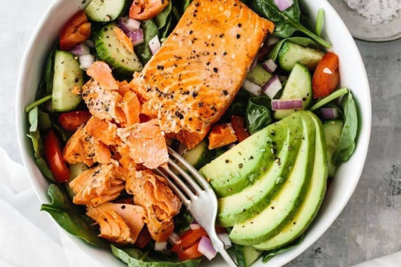 Sashimi salad cá hồi