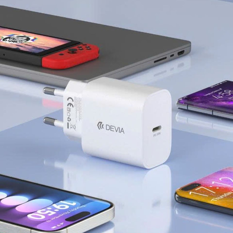 Combo 4in1 cường lực/Ốp/Lens/Sạc 30W iPhone 17 Pro Devia - Củ sạc nhanh 30 W gọn nhẹ, tiện mang theo