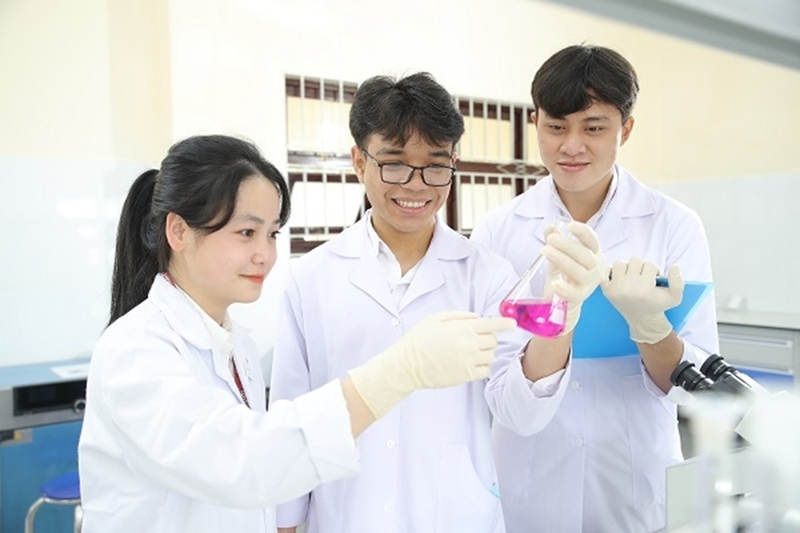 con gái có nên học công nghệ sinh học ảnh 1
