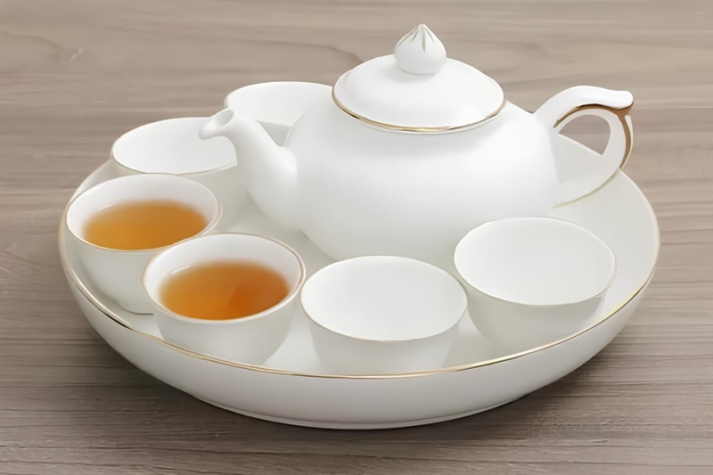 Làm sạch ấm trà