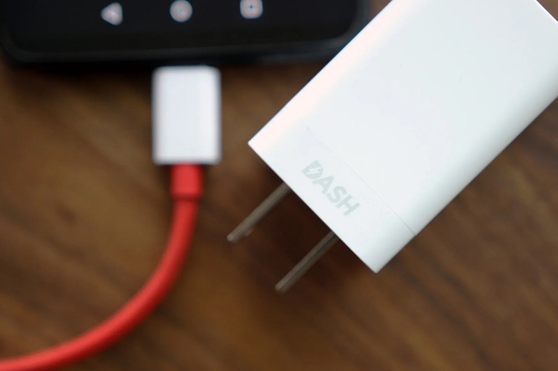 công nghệ sạc nhanh OnePlus DashCharge 9