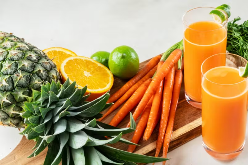 Nước ép cà rốt, dứa và cam