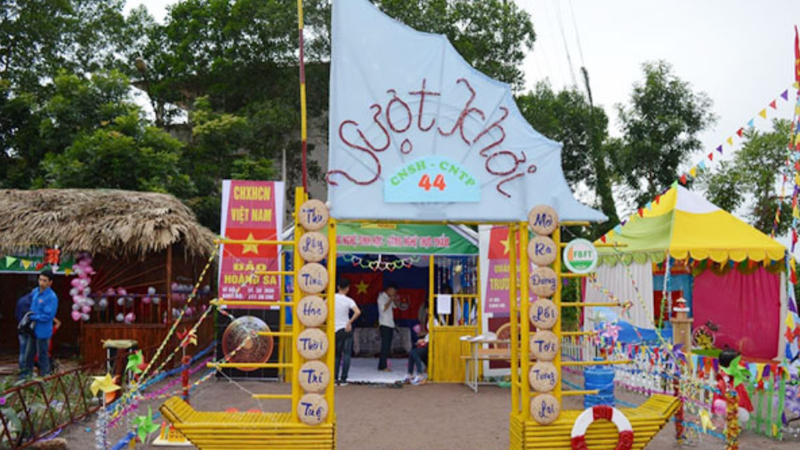 Cổng trại chủ đề biển đảo