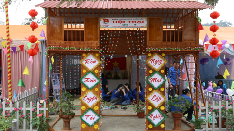 Cổng trại hình hộp