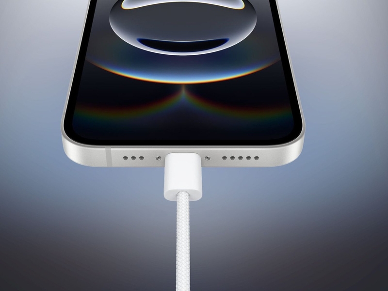 Cổng USB-C trên iPhone 17 có thể cắm được gì 4