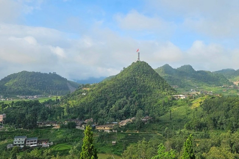 Cột cờ Lũng Cú ở đâu 16