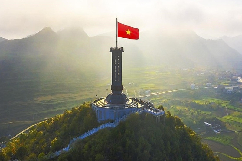 Cột cờ Lũng Cú ở đâu 11