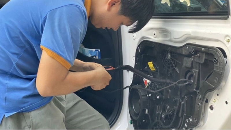Cửa hít ô tô 5