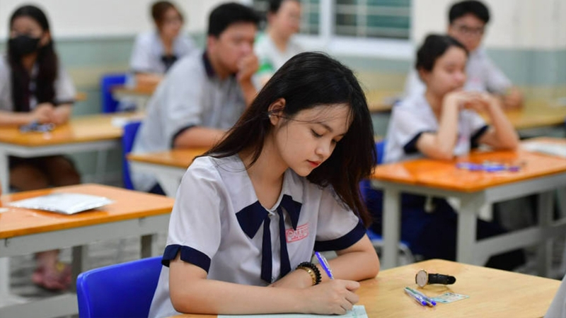 D52 gồm Ngữ văn, Vật lý và Tiếng Nga