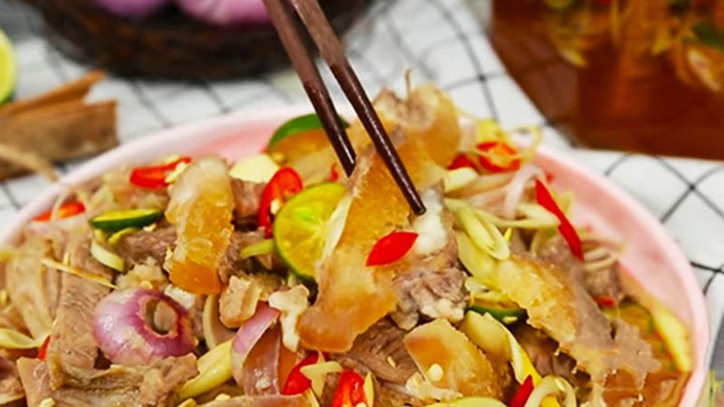 Da bò xào sả ớt ăn với gì ngon?