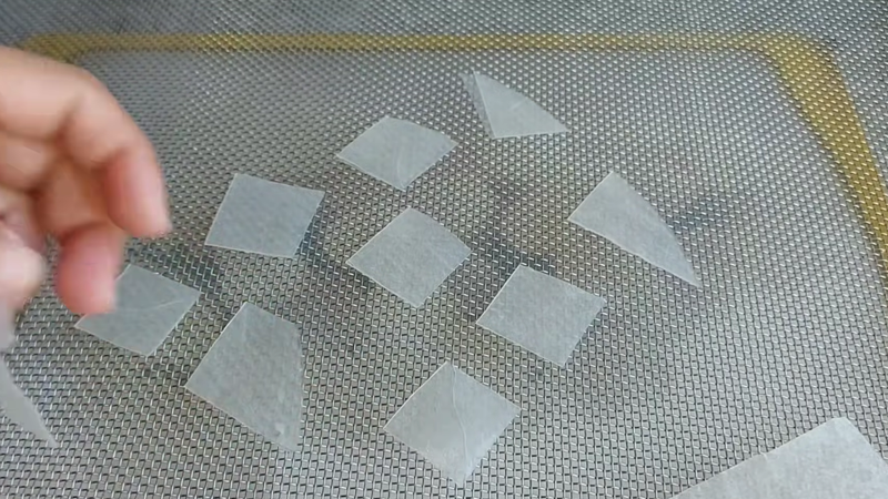 Bước 1: Chuẩn bị bánh tráng