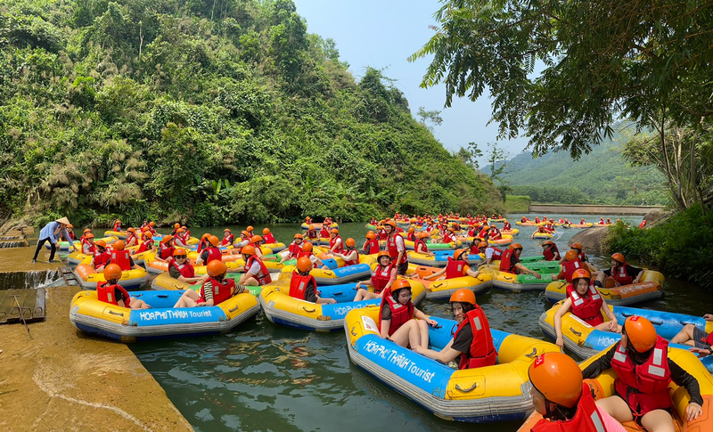 Trượt thác Hòa Phú Thành