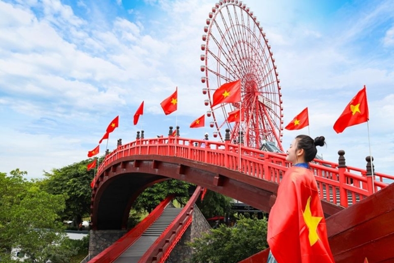 Phát triển kinh tế và du lịch