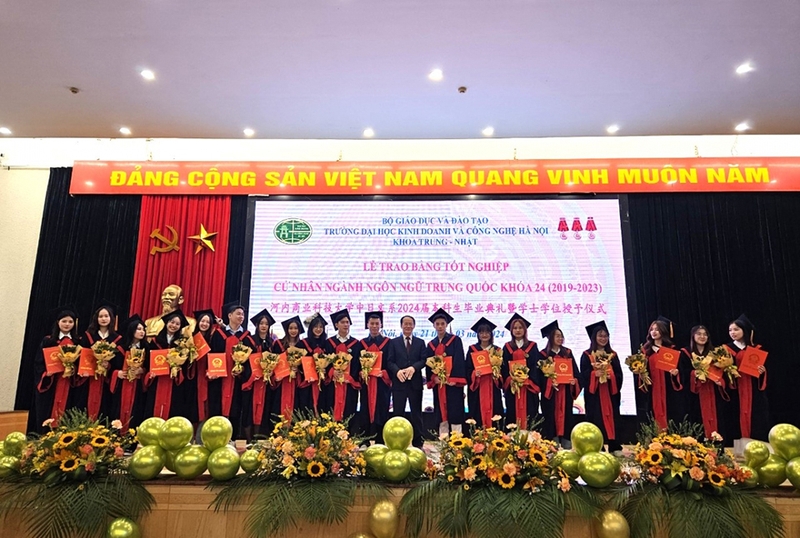 Đại học Kinh doanh và Công nghệ Hà Nội điểm chuẩn - 06