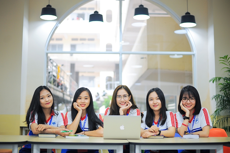 Điểm chuẩn Đại học Kinh tế TP.HCM 2025 - 04