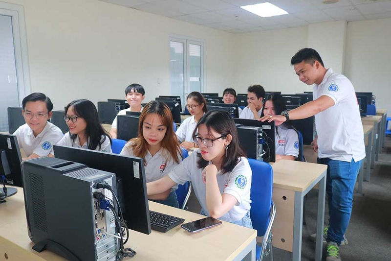 Điểm chuẩn Đại học Luật TPHCM 2025 - 06