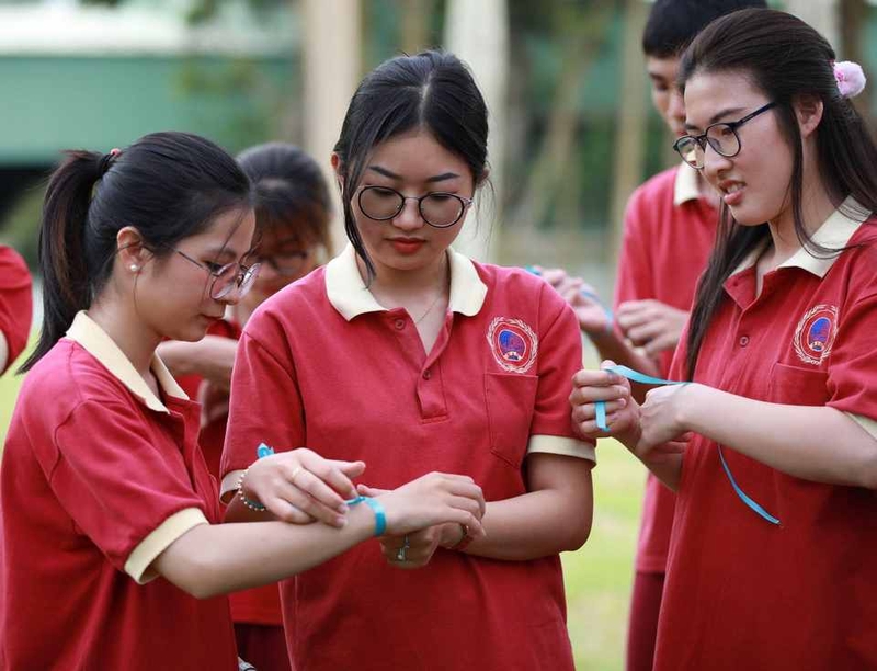 Việc trang bị đồng phục này giúp sinh viên thuận tiện
