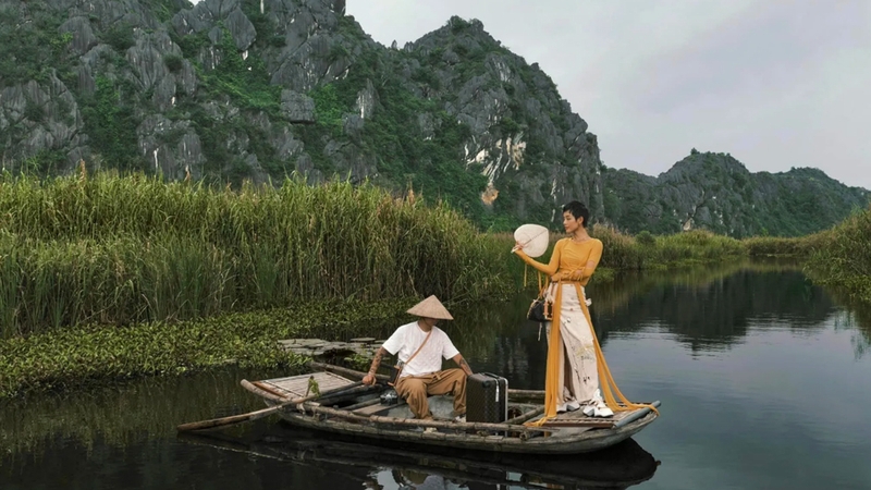 Đầm Vân Long được rất nhiều bạn trẻ check-in