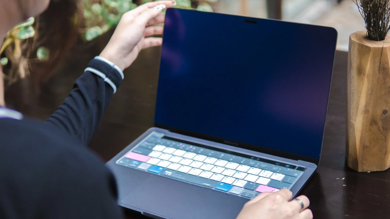Dán màn hình chống nhìn trộm MacBook 2