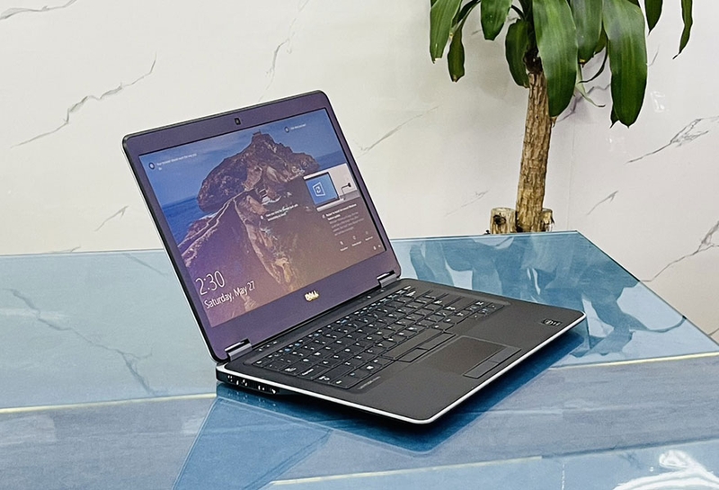 Đánh giá Dell E7740 - 07