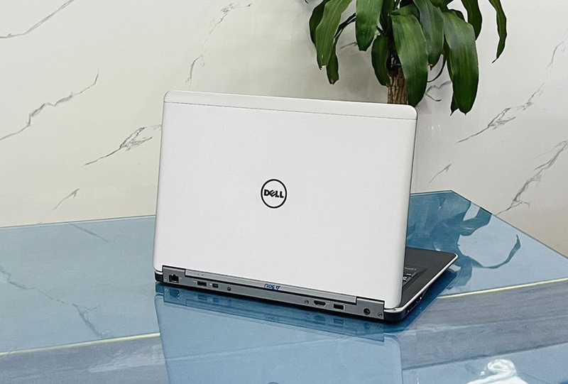 Đánh giá Dell E7740 - 06