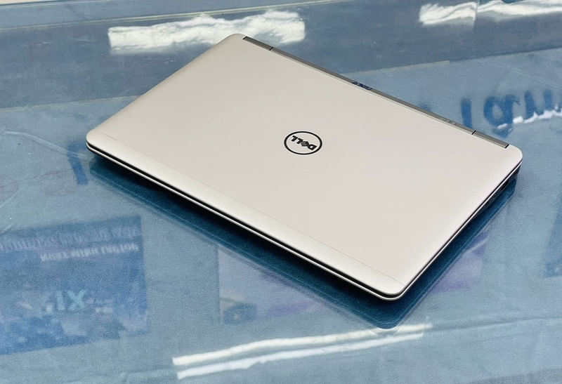 Đánh giá Dell E7740 - 04