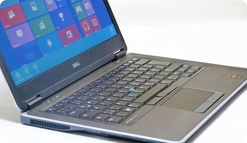 Đánh giá Dell E7740 - 03