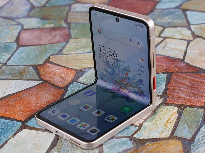 Đánh giá Nubia Flip 5G - 02