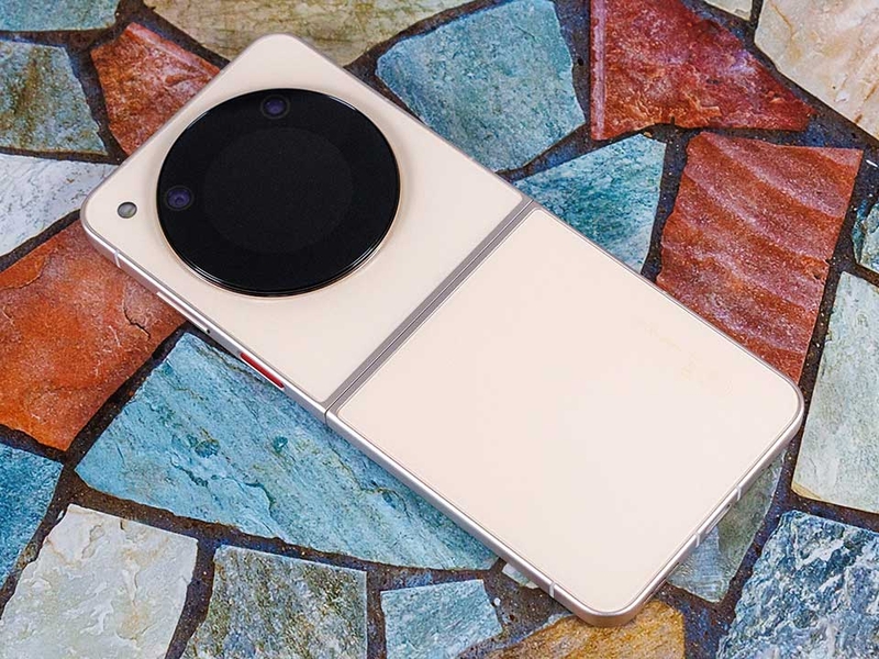 Đánh giá Nubia Flip 5G - 03