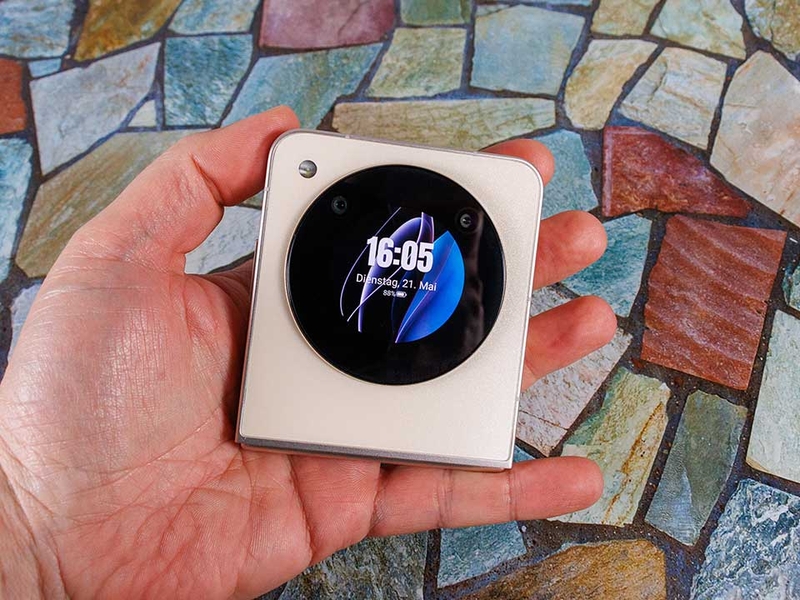 Đánh giá Nubia Flip 5G - 06