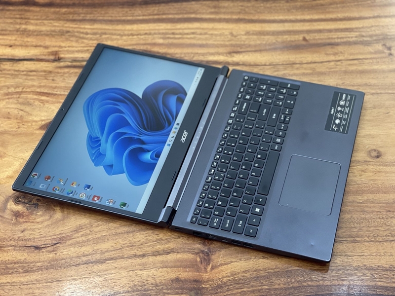 Đánh giá Acer Aspire 7 A715-42G-R05G (ảnh 9)