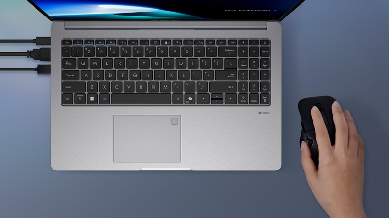 Touchpad mượt mà, bàn phím gõ thoải mái