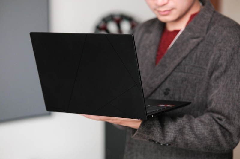 Đánh giá ASUS Zenbook 14 (UM3406GA) 1