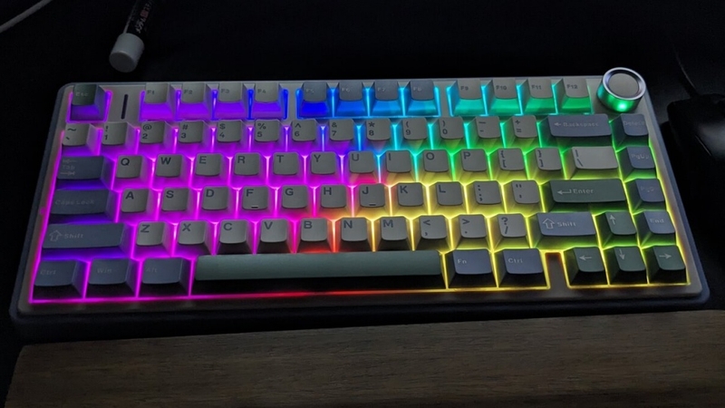 AULA F75 có cả dạng mạch xuôi và ngược