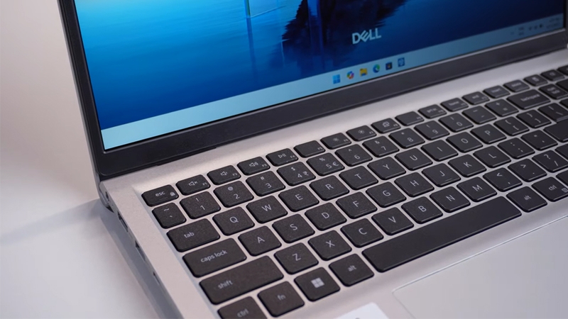 Bàn phím DELL 15 DC15255 rộng cho trải nghiệm gõ thoải mái