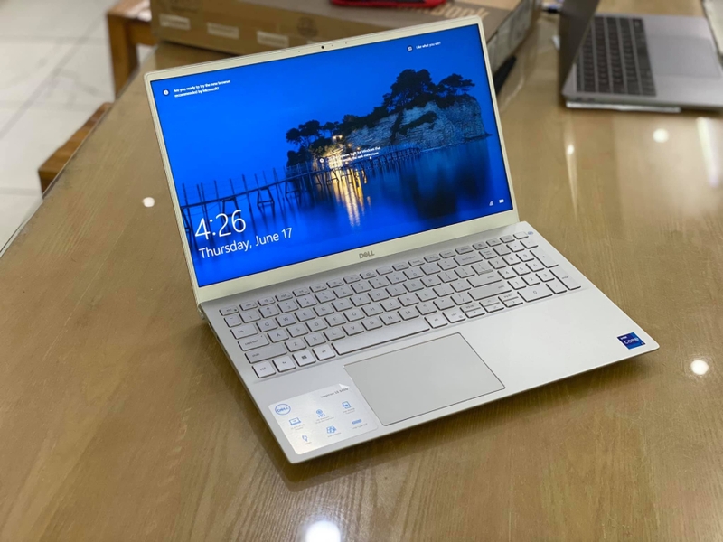 Đánh giá Dell Inspiron 5502 (ảnh 2)